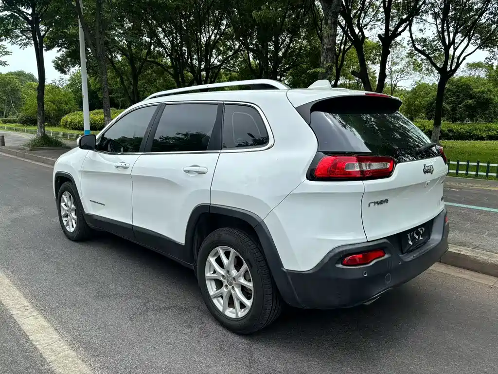 Jeep Cherokee 2016 2.0L Superior Edition