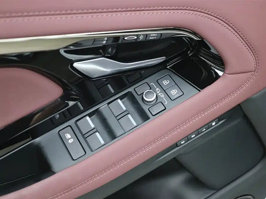 Range Rover Evoque L 2024 SE