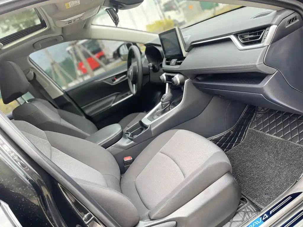 Toyota RAV4 2021 2.0L CVT FWD Style Edition