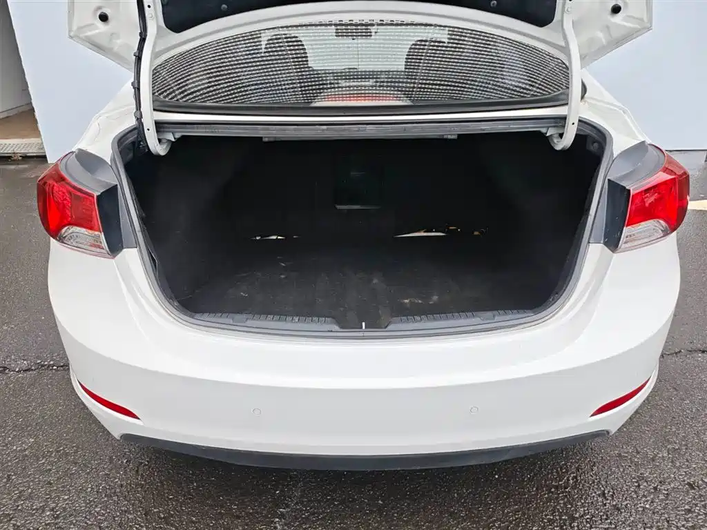 Hyundai Elantra Langdong 2015 1.6L Automatic Premium