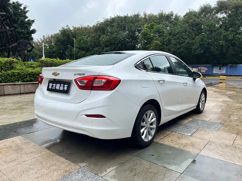 Chevrolet Cruze 2017 1.5L Auto Pioneer Sunroof Edition