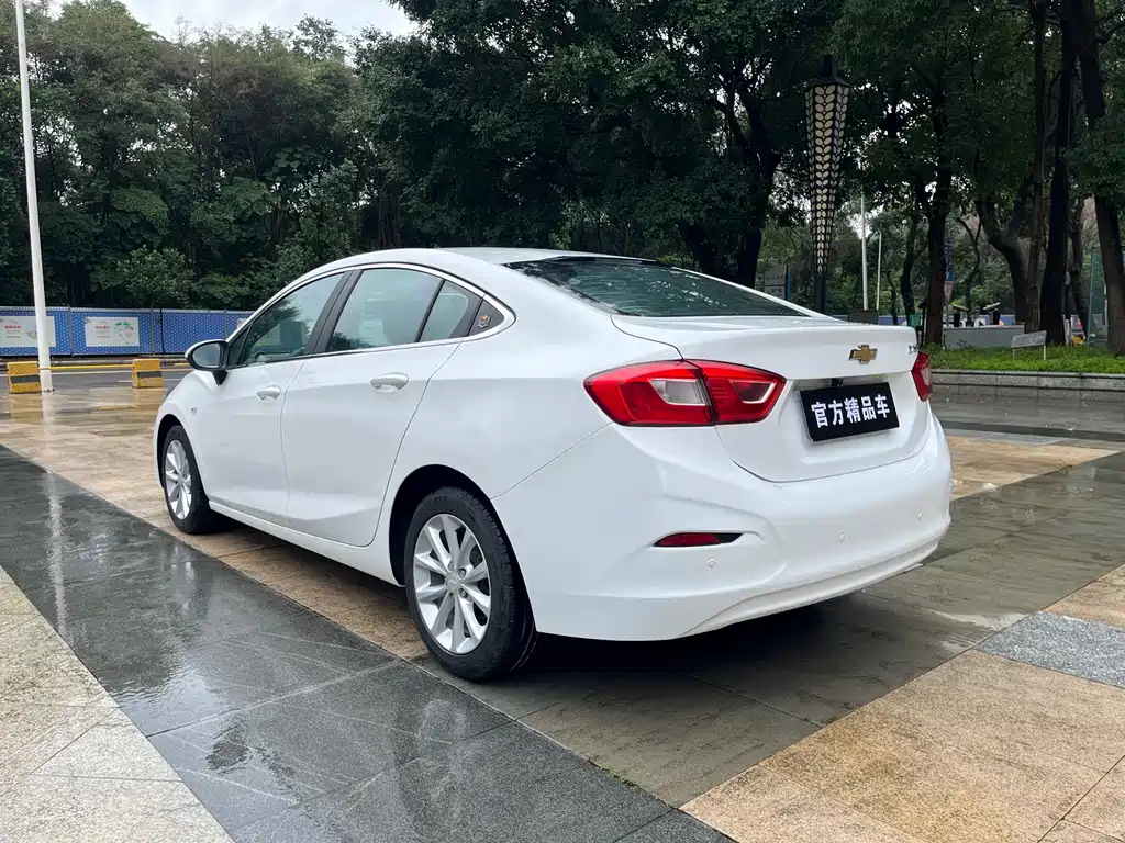 Chevrolet Cruze 2017 1.5L Auto Pioneer Sunroof Edition