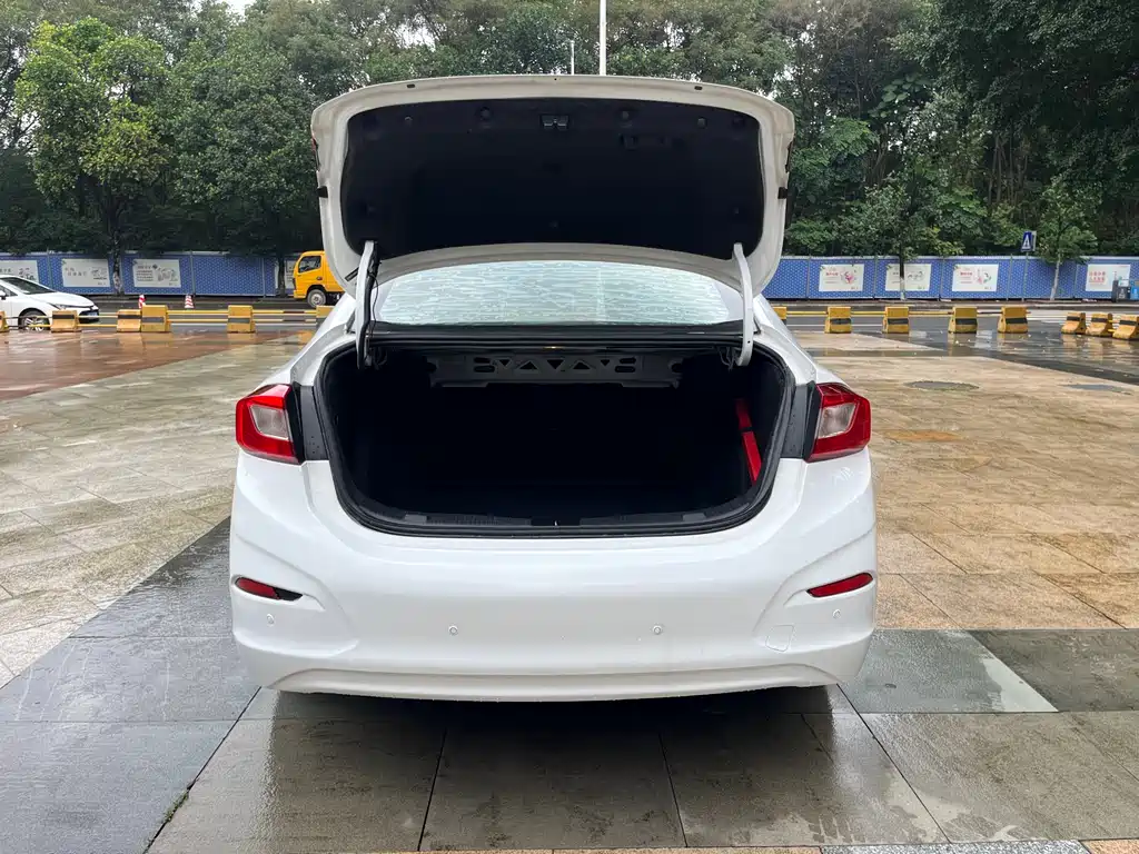 Chevrolet Cruze 2017 1.5L Auto Pioneer Sunroof Edition