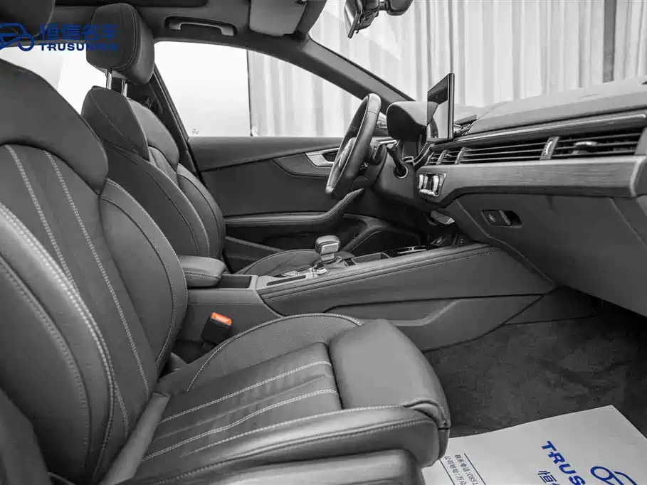 Audi A4L 2023 40 TFSI Luxury Dynamic Edition