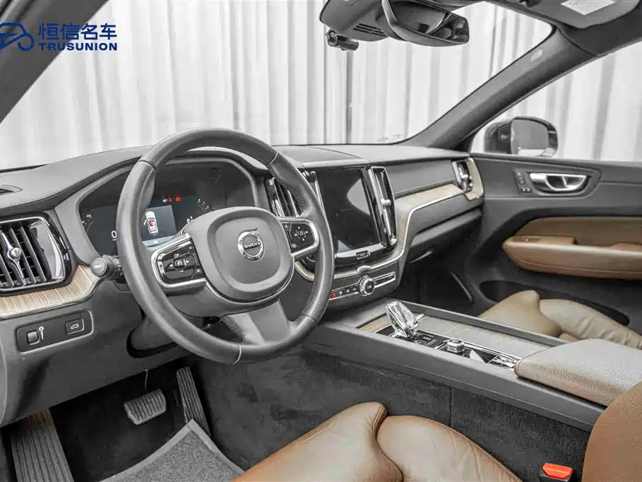 Volvo XC60 2022 B5 AWD Inscription