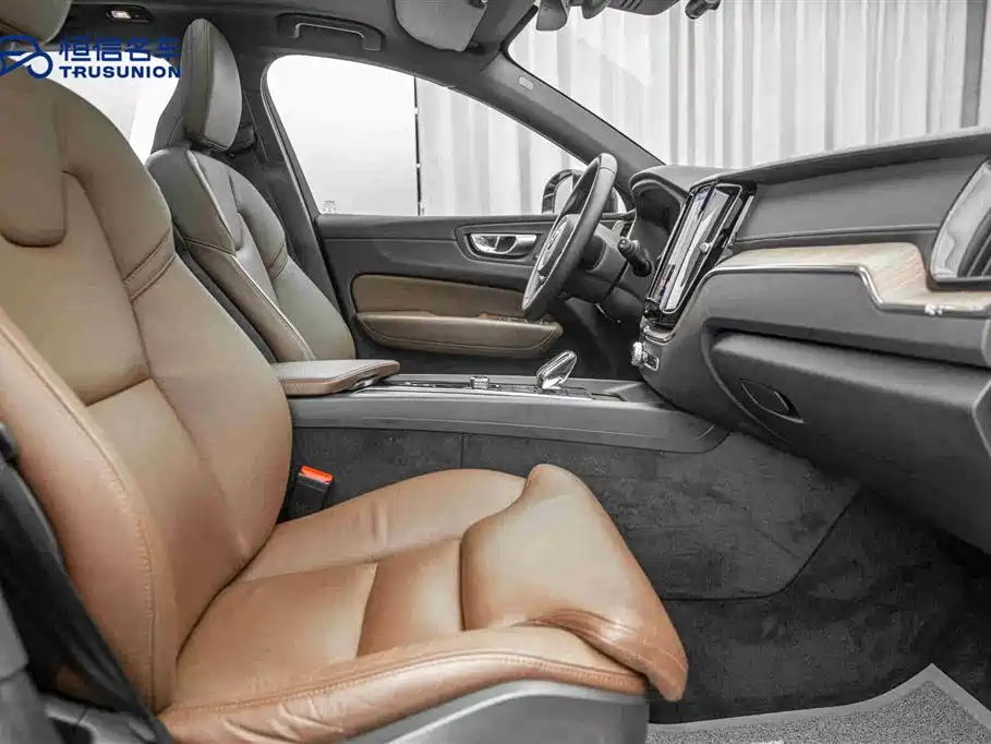 Volvo XC60 2022 B5 AWD Inscription