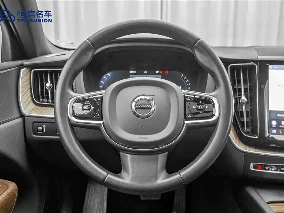 Volvo XC60 2022 B5 AWD Inscription