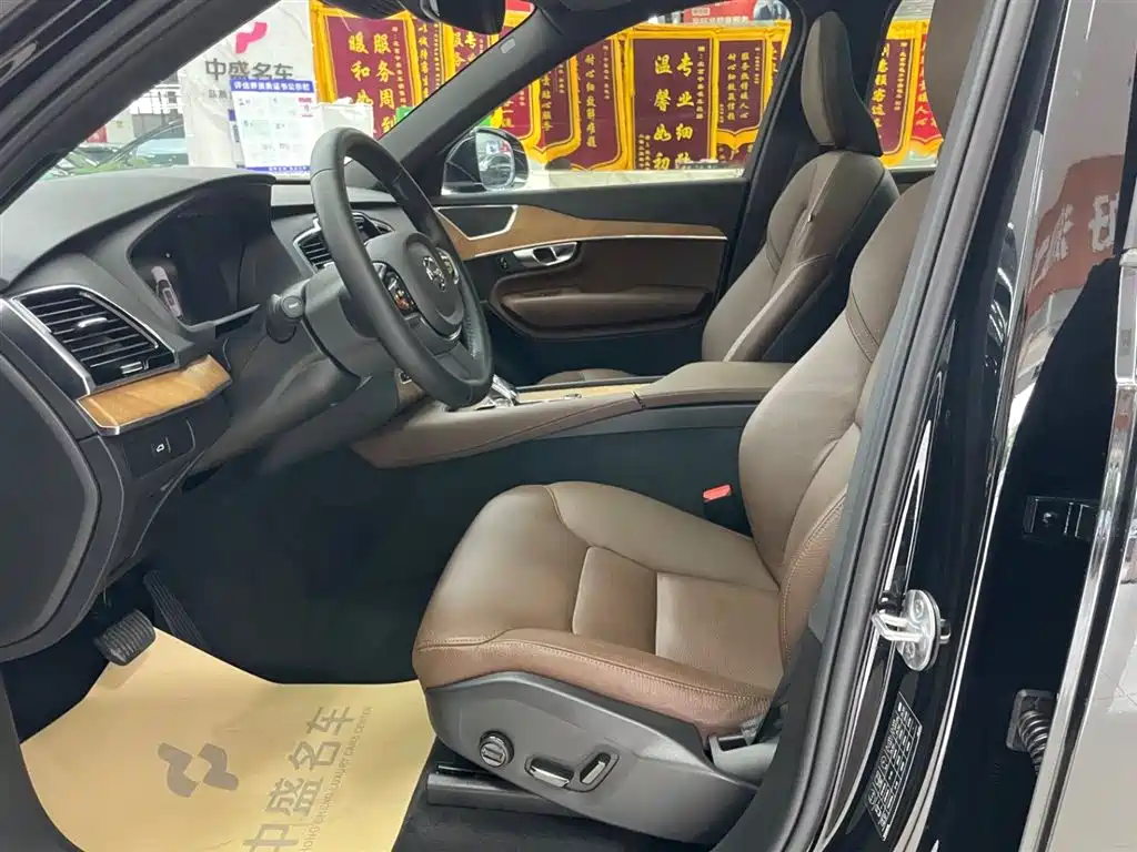 Volvo XC90 2024 B6 Momentum 7-Seater