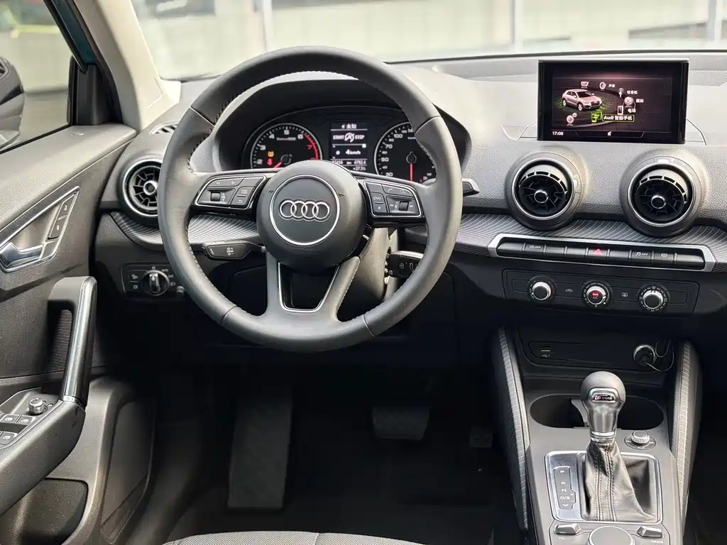 Audi Q2L 2018 35 TFSI Launch Edition China VI