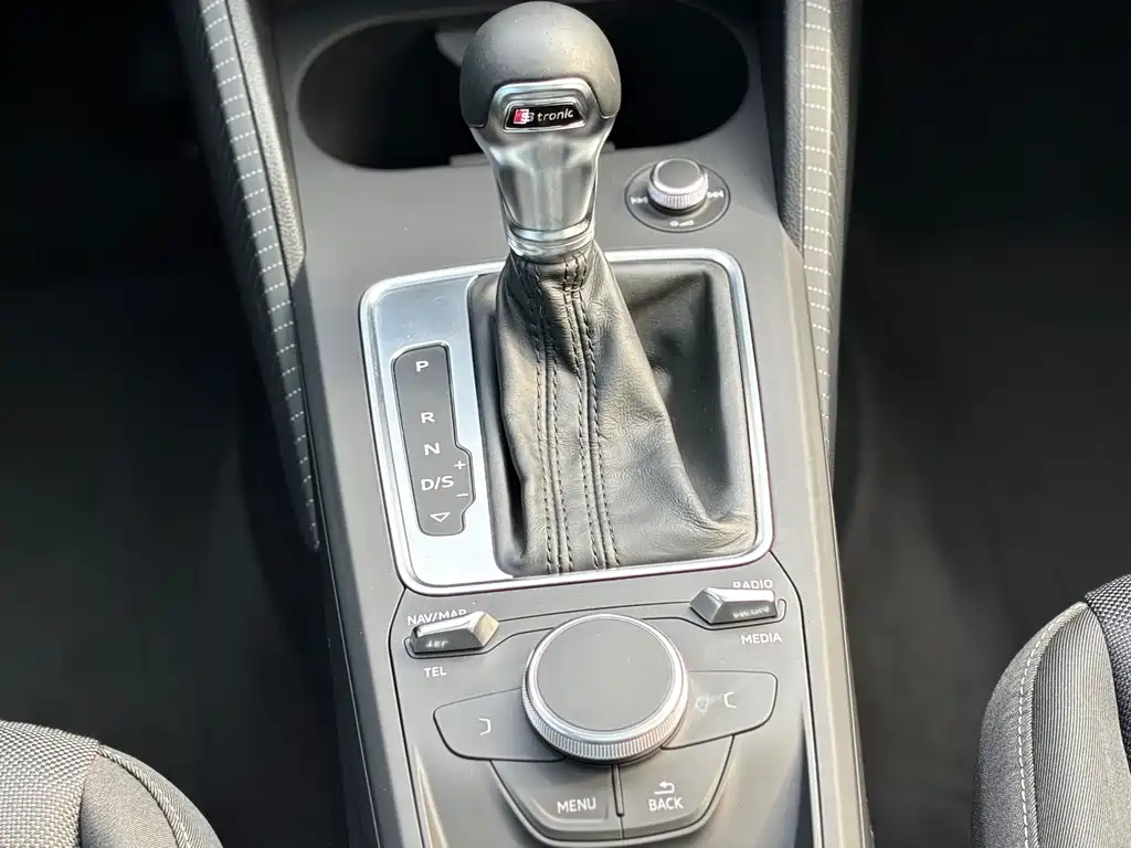 Audi Q2L 2018 35 TFSI Launch Edition China VI