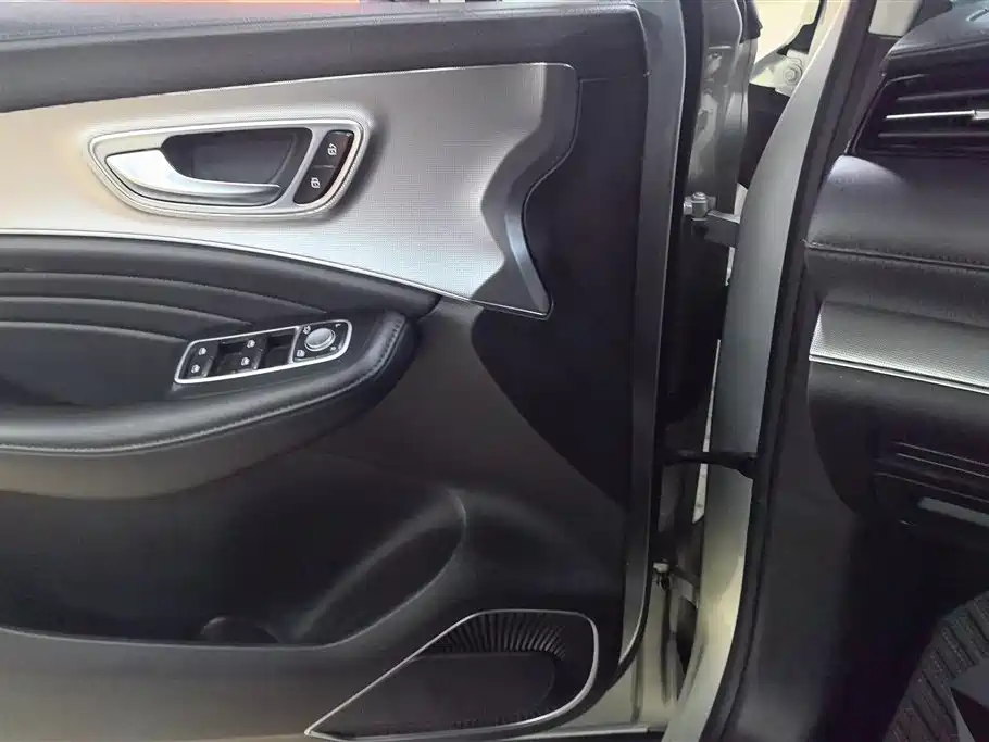 Roewe RX5 MAX 2019 400TGI Automatic 4G Connected Luxury Edition
