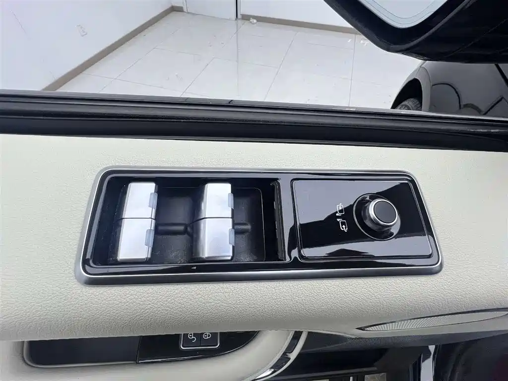 Range Rover 2020 3.0 L6 Heritage Extended Wheelbase Edition