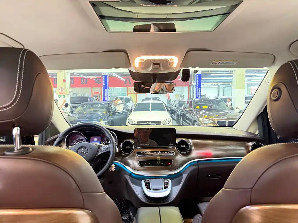 Mercedes-Benz V-Class 2022 V 260 L Long Wheelbase Luxury Edition