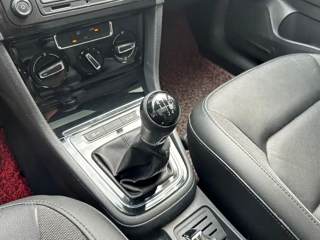 Volkswagen Bora 2014 1.6L Manual Comfort