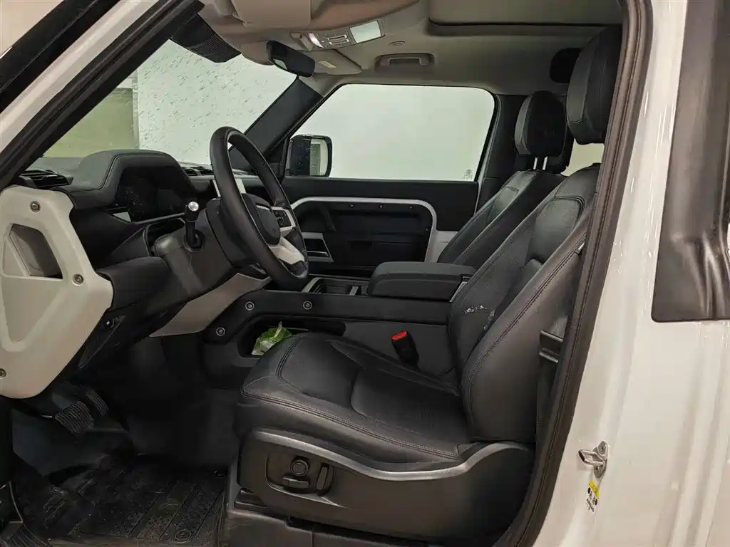 Land Rover Defender 2024 90 2.0T P300 S