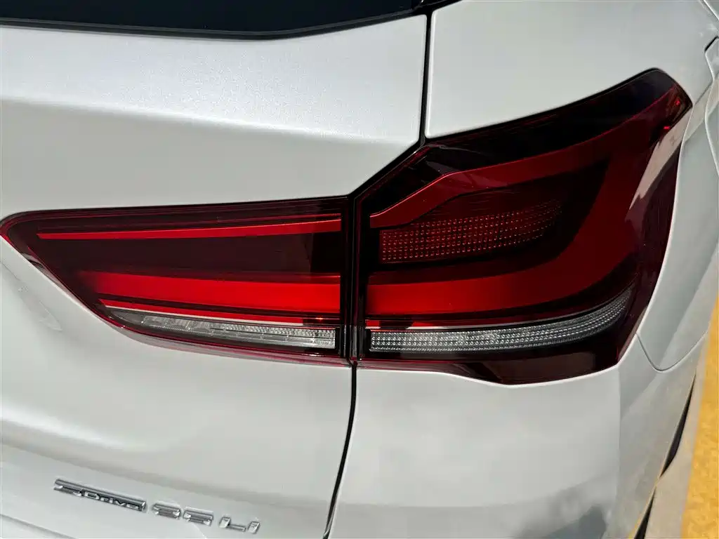 BMW X1 2021 sDrive25Li Leading Edition - фото 11