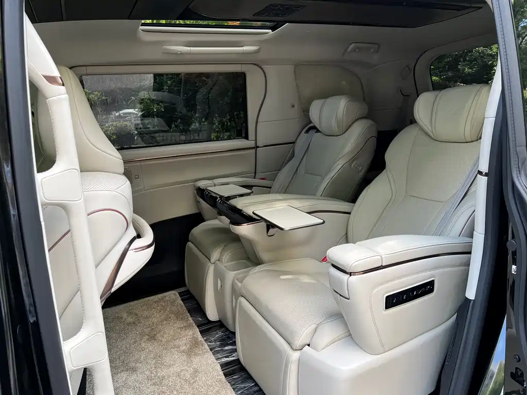 Lexus LM 500h 6-Seater Supreme Edition