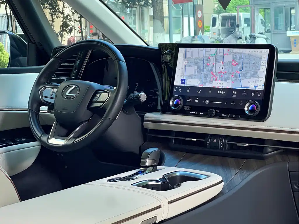 Lexus LM 500h 6-Seater Supreme Edition