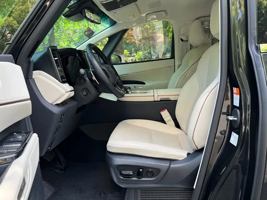 Lexus LM 500h 6-Seater Supreme Edition