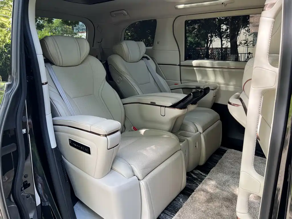 Lexus LM 500h 6-Seater Supreme Edition