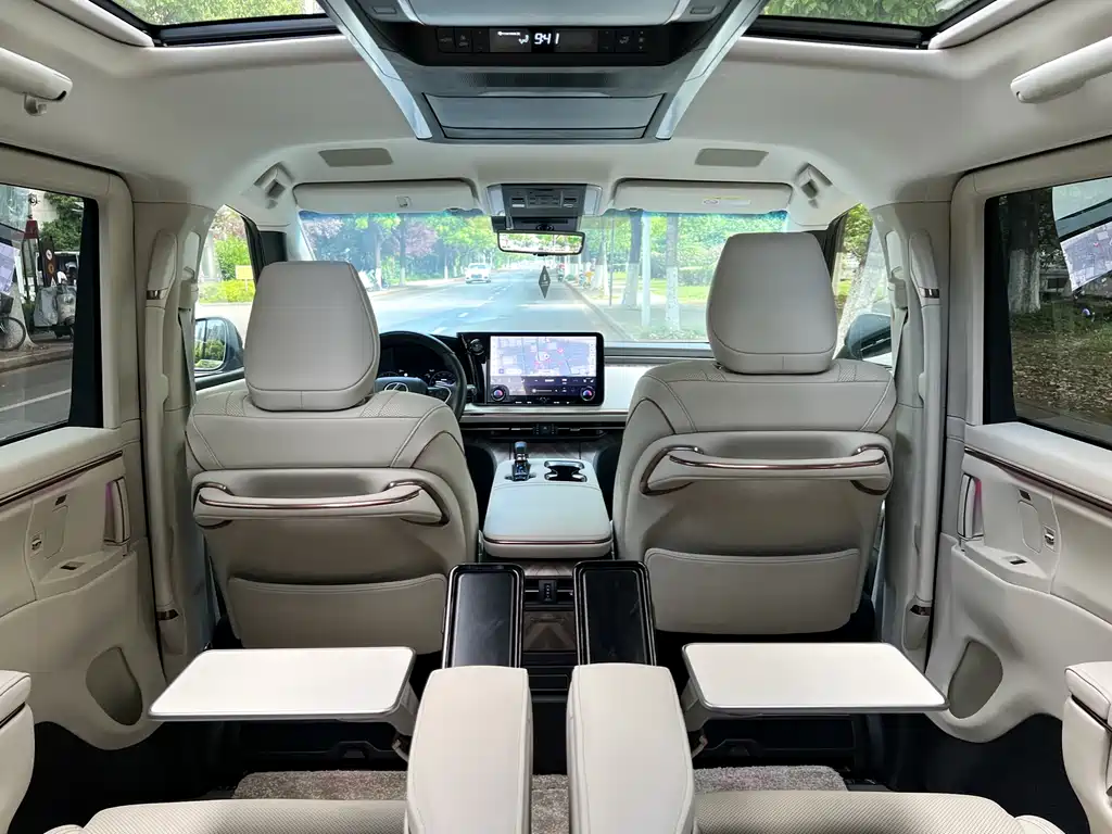 Lexus LM 500h 6-Seater Supreme Edition