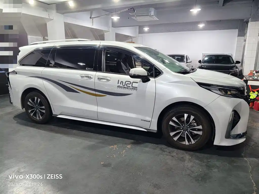 Toyota Granvia 2023 2.5L Hybrid Luxury Edition