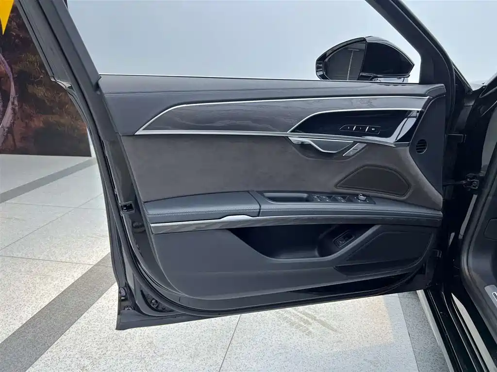 Audi A8L 50 TFSI quattro Selection Plus