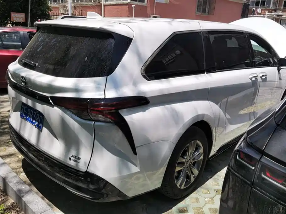 Toyota Sienna 2024 2.5L Hybrid Luxury Edition