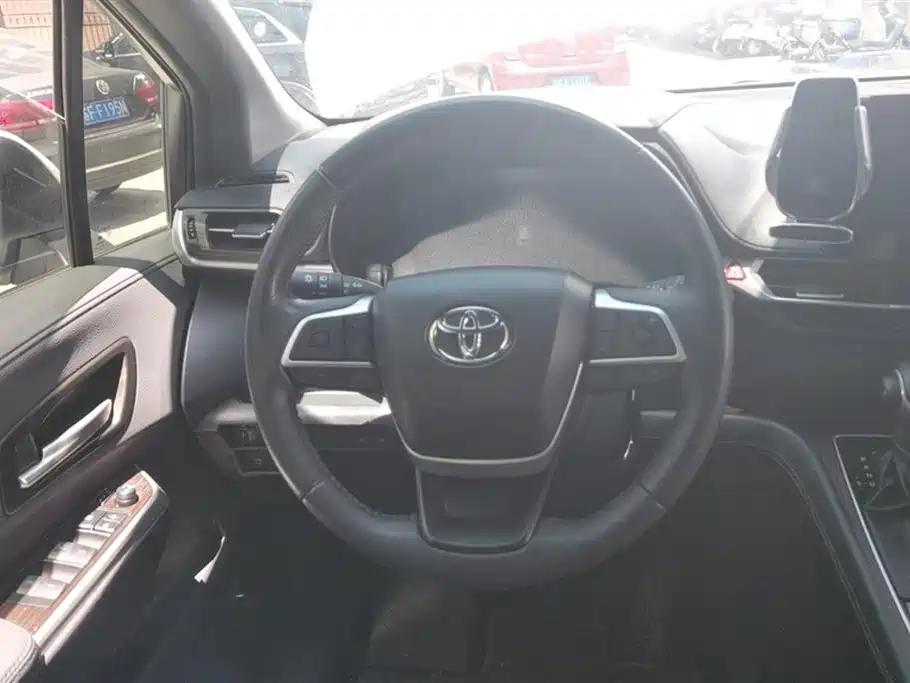 Toyota Sienna 2024 2.5L Hybrid Luxury Edition