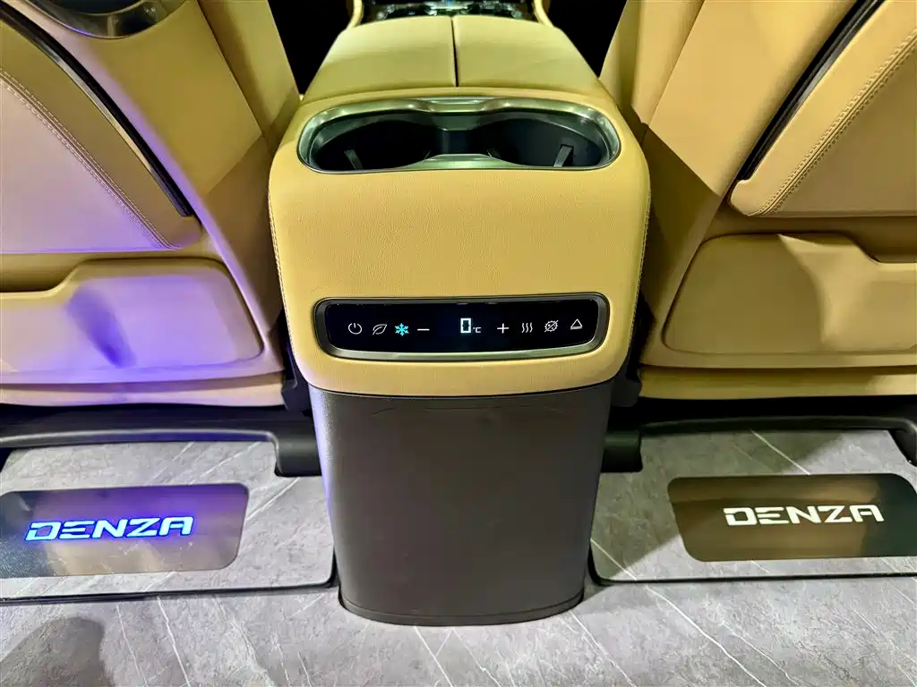 Denza D9 2024 DM-i 980 AWD Zunjong