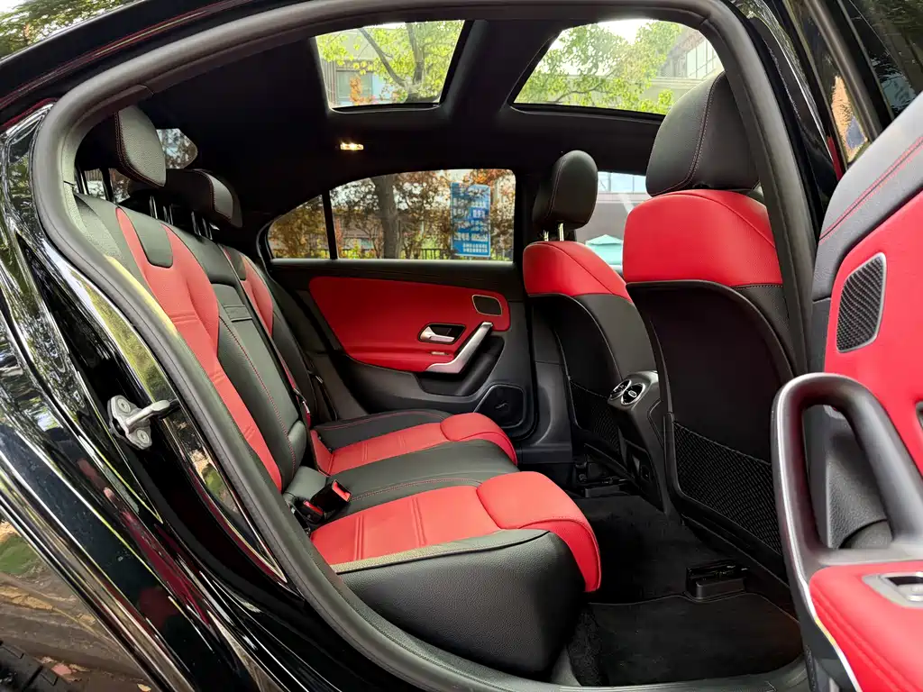 Mercedes-Benz AMG A 35 L 4MATIC 2022