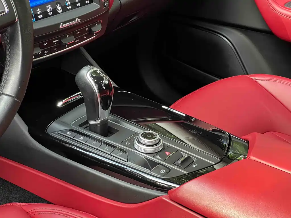 Levante 2018 3.0T Standard Edition
