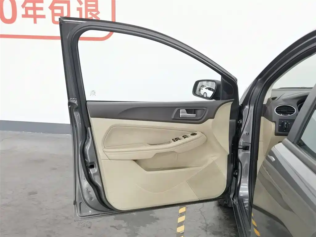 Ford Focus 2013 Sedan Classic 1.8L Manual Base