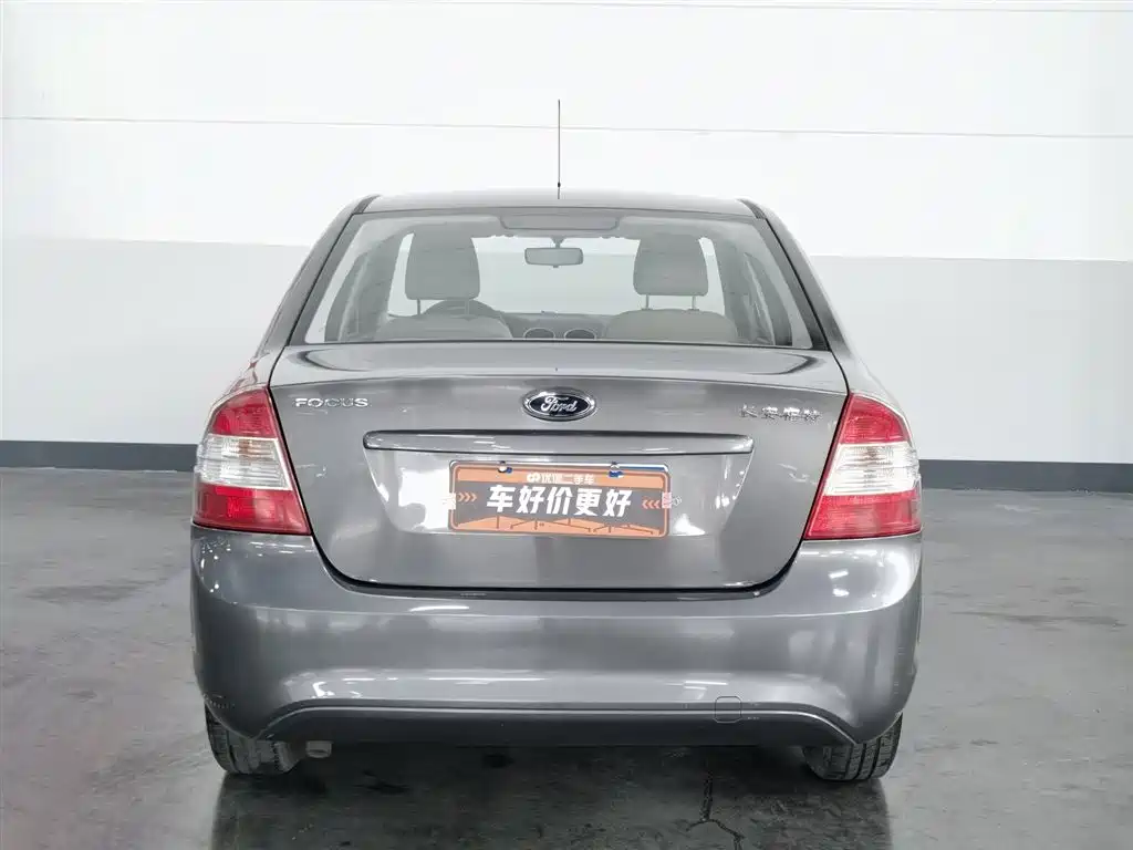Ford Focus 2013 Sedan Classic 1.8L Manual Base