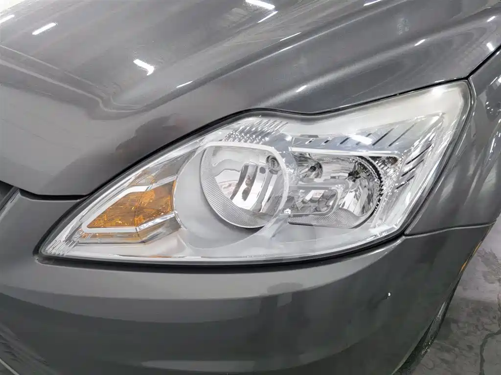 Ford Focus 2013 Sedan Classic 1.8L Manual Base