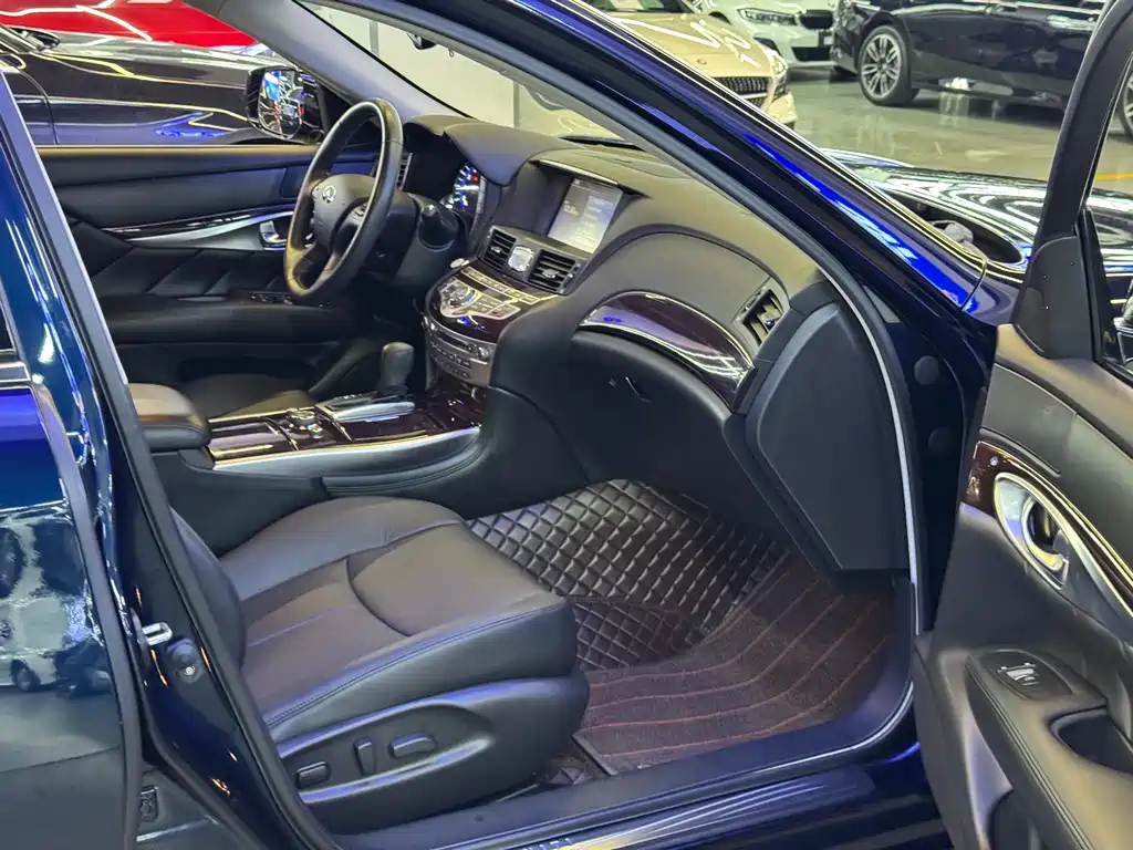 Infiniti Q70L 2019 2.0T Yue Xiang Edition