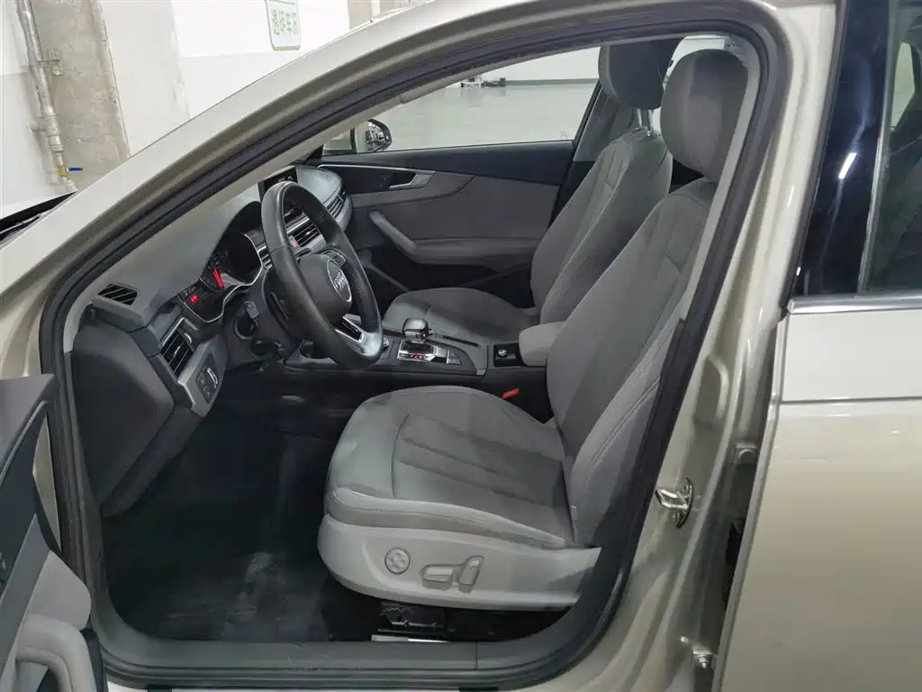 Audi A4L 2018 30th Anniversary Edition 40 TFSI Entry