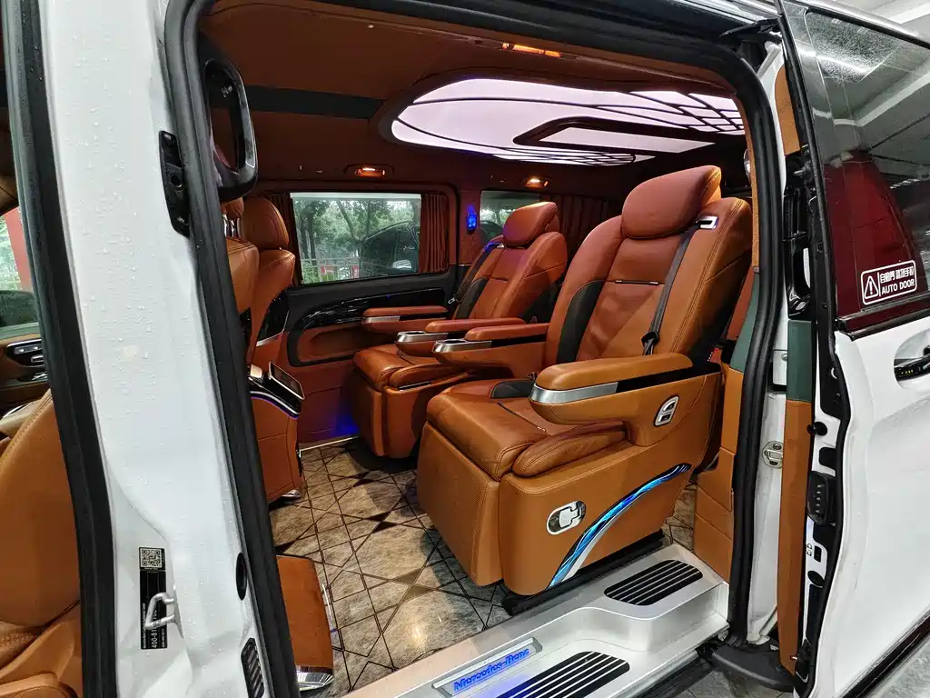 Mercedes-Benz Vito 2021 2.0T Business Edition 7-seater