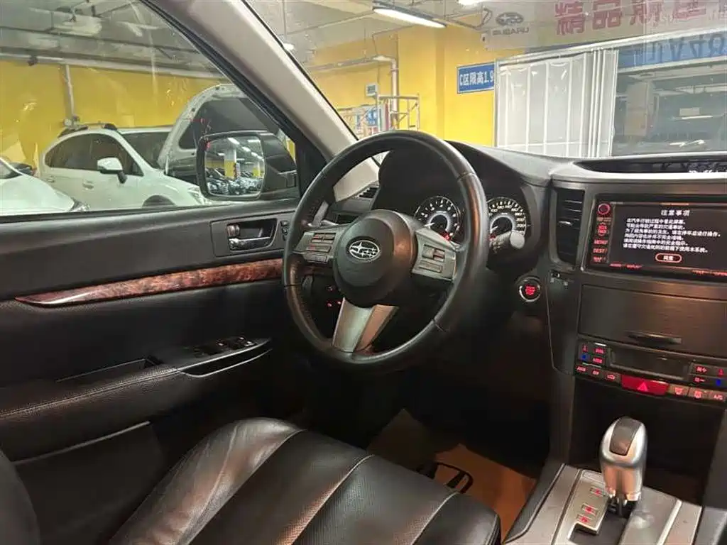 Outback 2010 model 3.6R Luxury Navigation Edition
