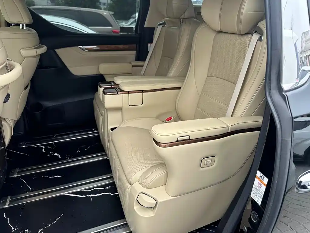 Toyota Alphard 2018 3.5L Premium Edition
