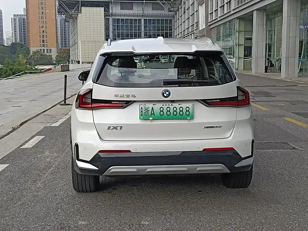 BMW iX1 2023 xDrive30L X Design Package