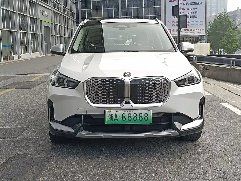 BMW iX1 2023 xDrive30L X Design Package