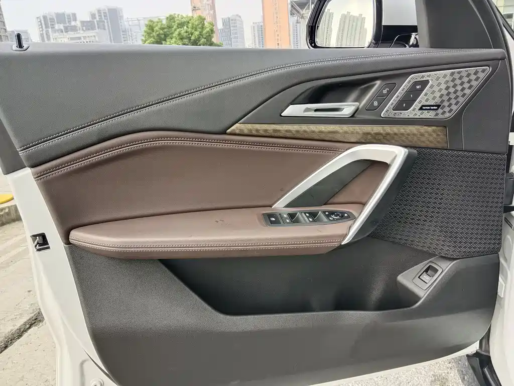 BMW iX1 2023 xDrive30L X Design Package