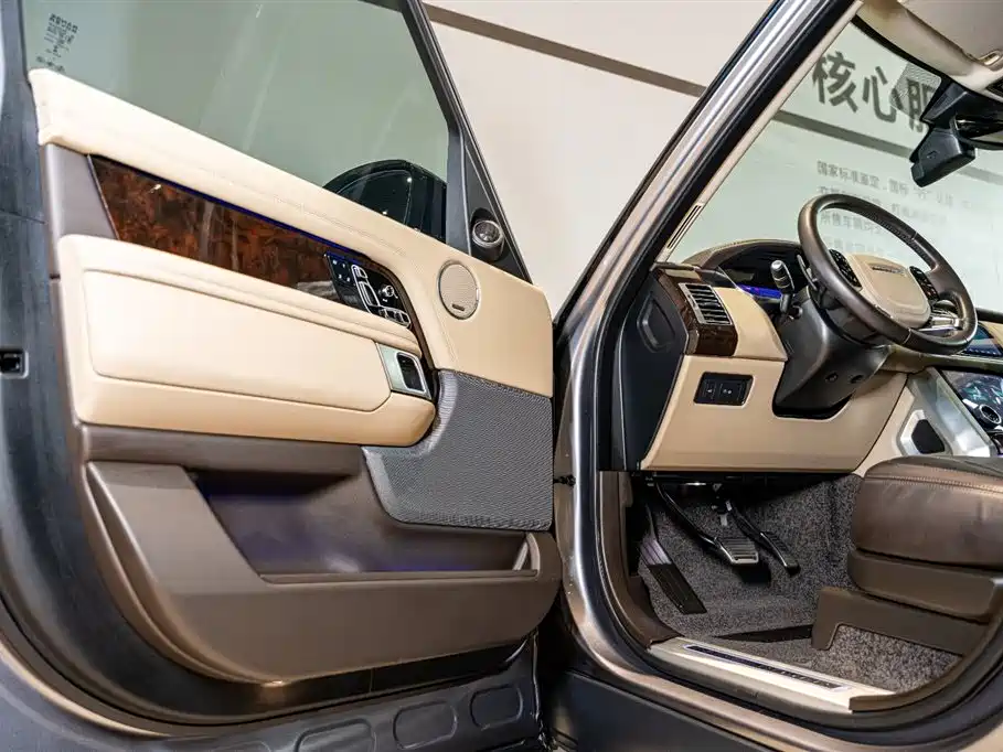 2022 Range Rover 3.0 L6 400PS Heritage Extended Classic Edition