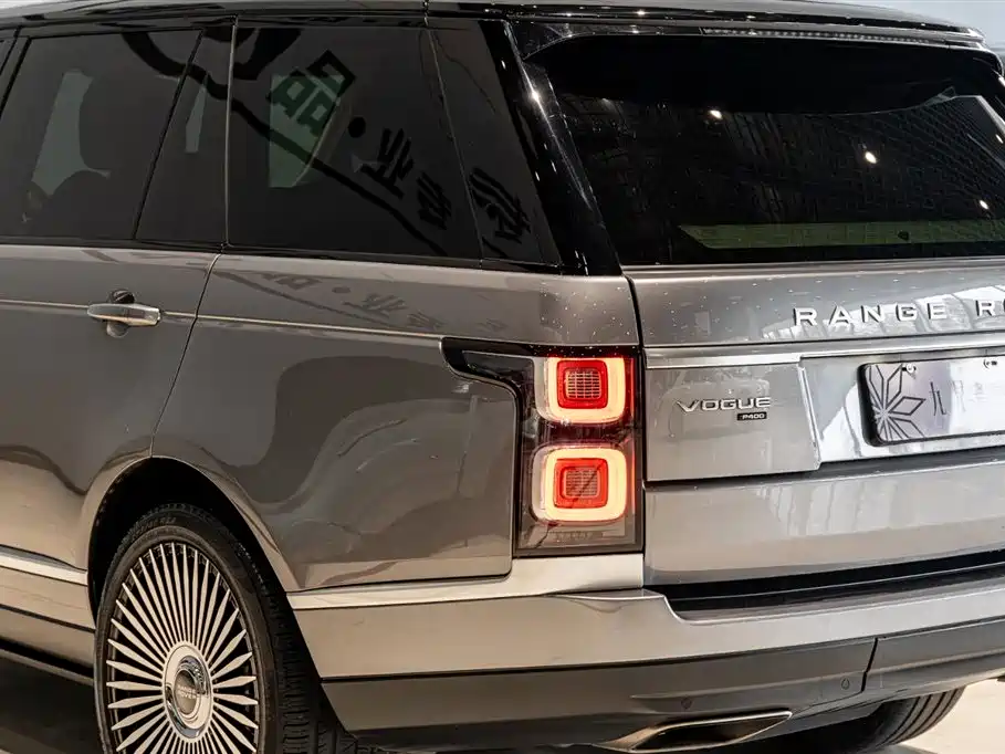 2022 Range Rover 3.0 L6 400PS Heritage Extended Classic Edition