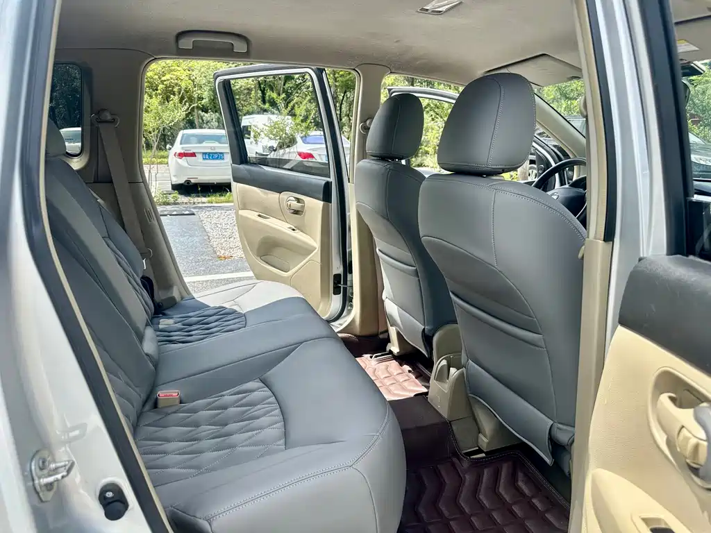 Nissan Livina 2015 1.6 XE CVT Comfort Edition