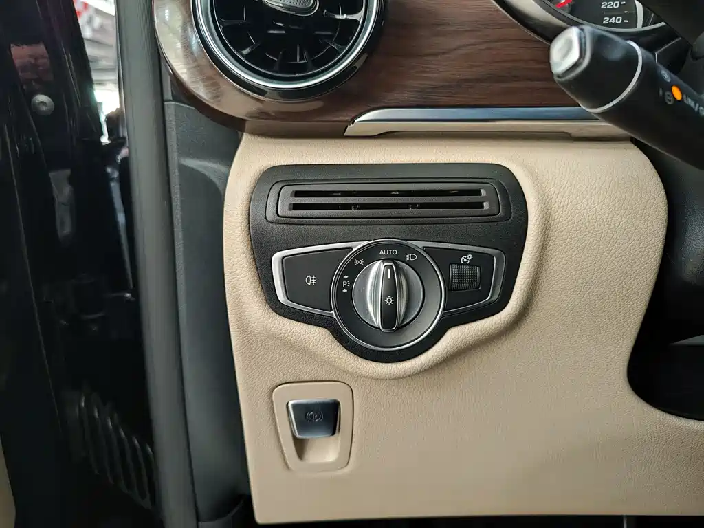 Mercedes-Benz V-Class 2022 V 260 Navigator Edition