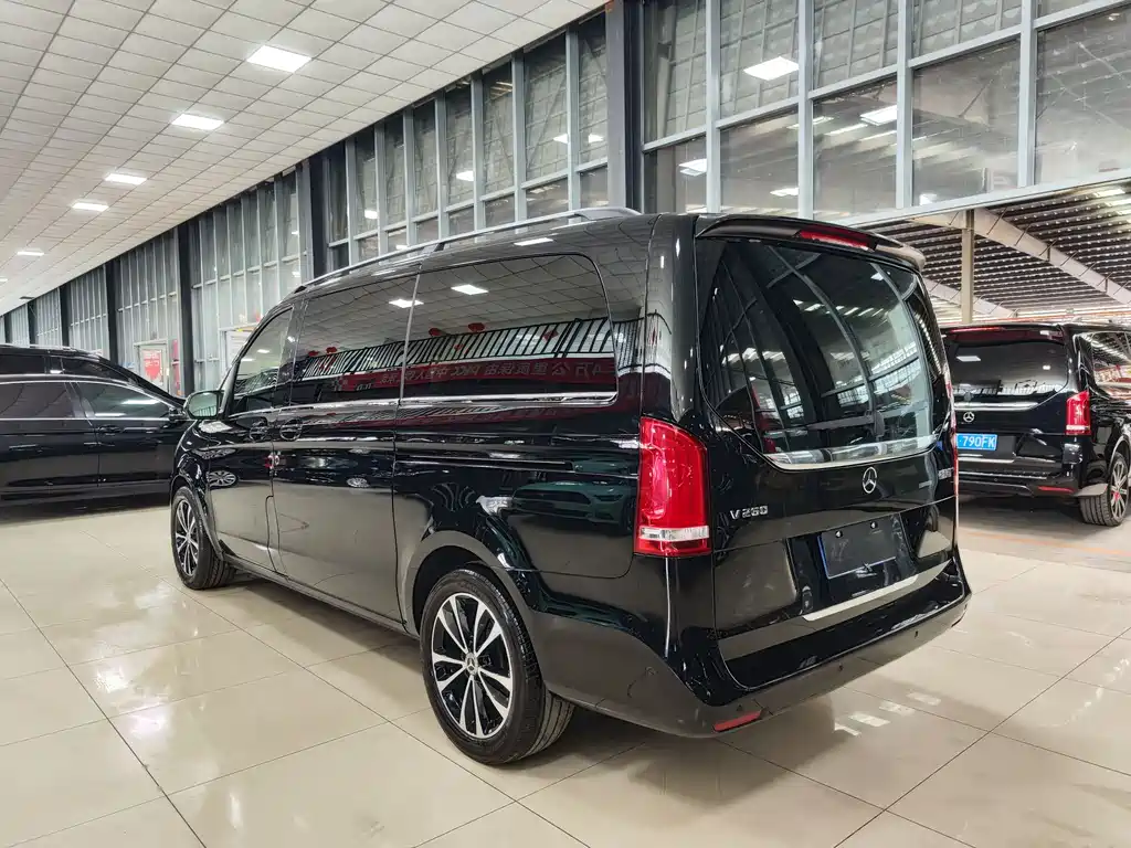 Mercedes-Benz V-Class 2022 V 260 Navigator Edition