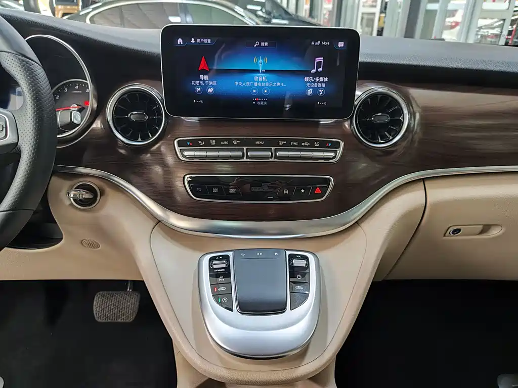 Mercedes-Benz V-Class 2022 V 260 Navigator Edition