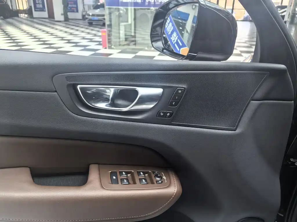 Volvo XC60 2023 B5 AWD Zhiyuan Luxury Edition